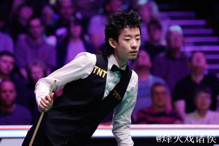 吴宜泽1-6不敌罗伯逊 无缘斯诺克英锦赛八强 吴宜泽1-6不敌罗伯逊 无缘斯诺克英锦赛八强